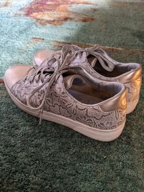 Rare ✨ Bugatti Women's Metallic Lace Sneakers in Silver & Gold